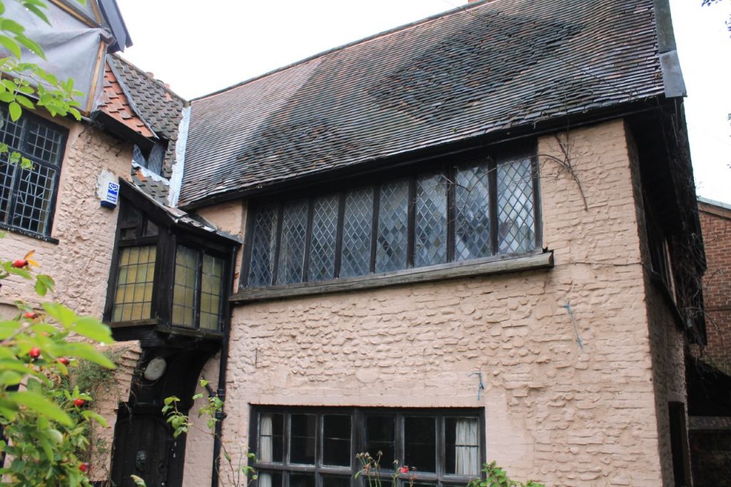 (35) 6 Ninham’s Court Undercroft